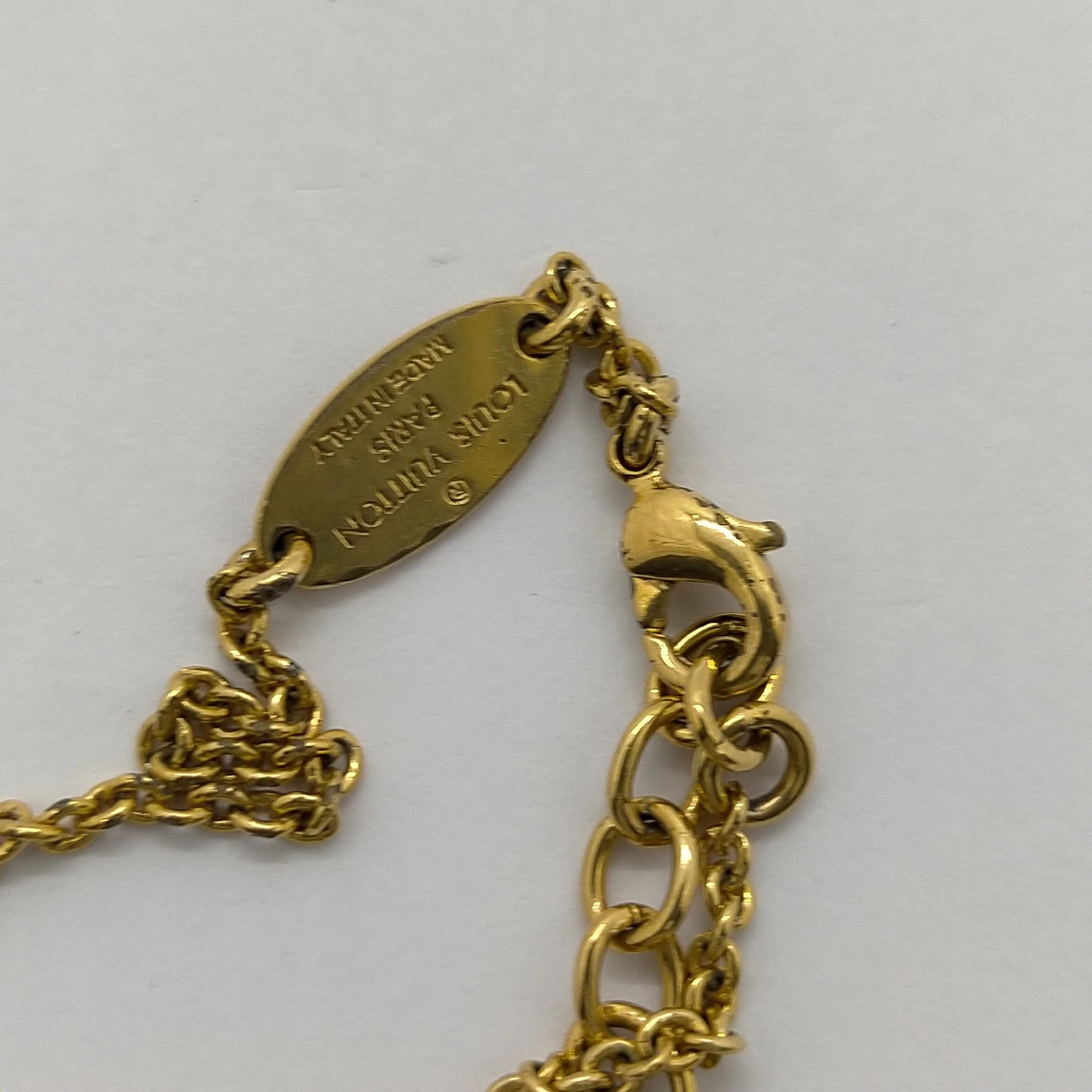 $520 2020 Louis Vuitton Essential V Necklace Gold LE1200