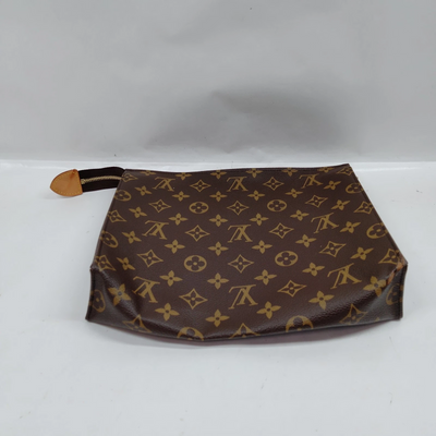$760 2009 Louis Vuitton Toiletry 26 Brown Monogram DU4079