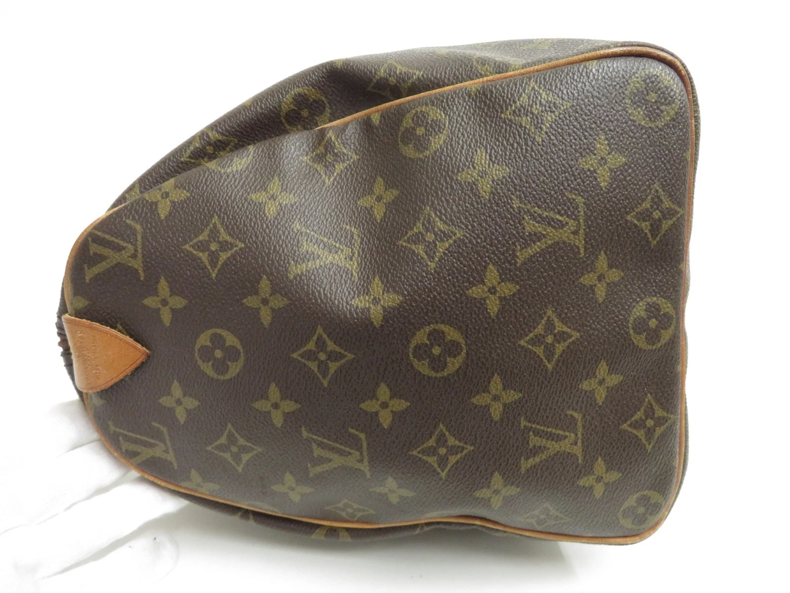 $1,550 1997 Louis Vuitton Monogram Speedy 40 SP0977