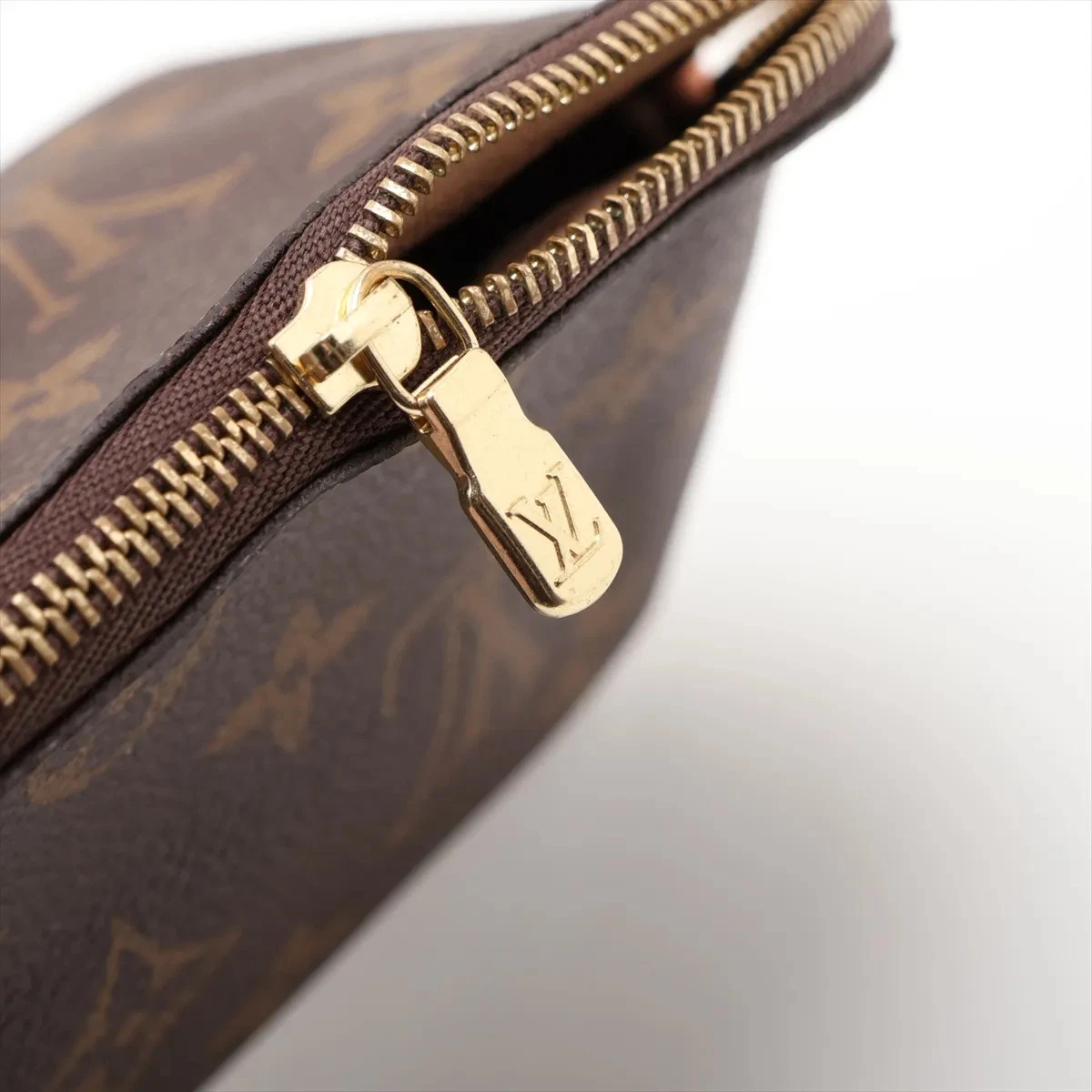 $620 RFID Louis Vuitton Monogram Cosmetic Pouch