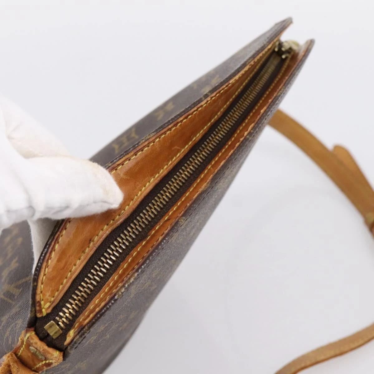 $1,150 1999 Louis Vuitton Monogram Drouot Shoulder Bag VI0939
