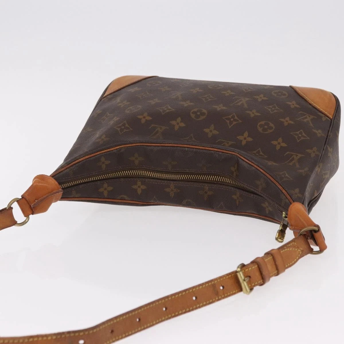 $1090 1997 LOUIS VUITTON Monogram Boulogne 30 Shoulder Bag AS1927