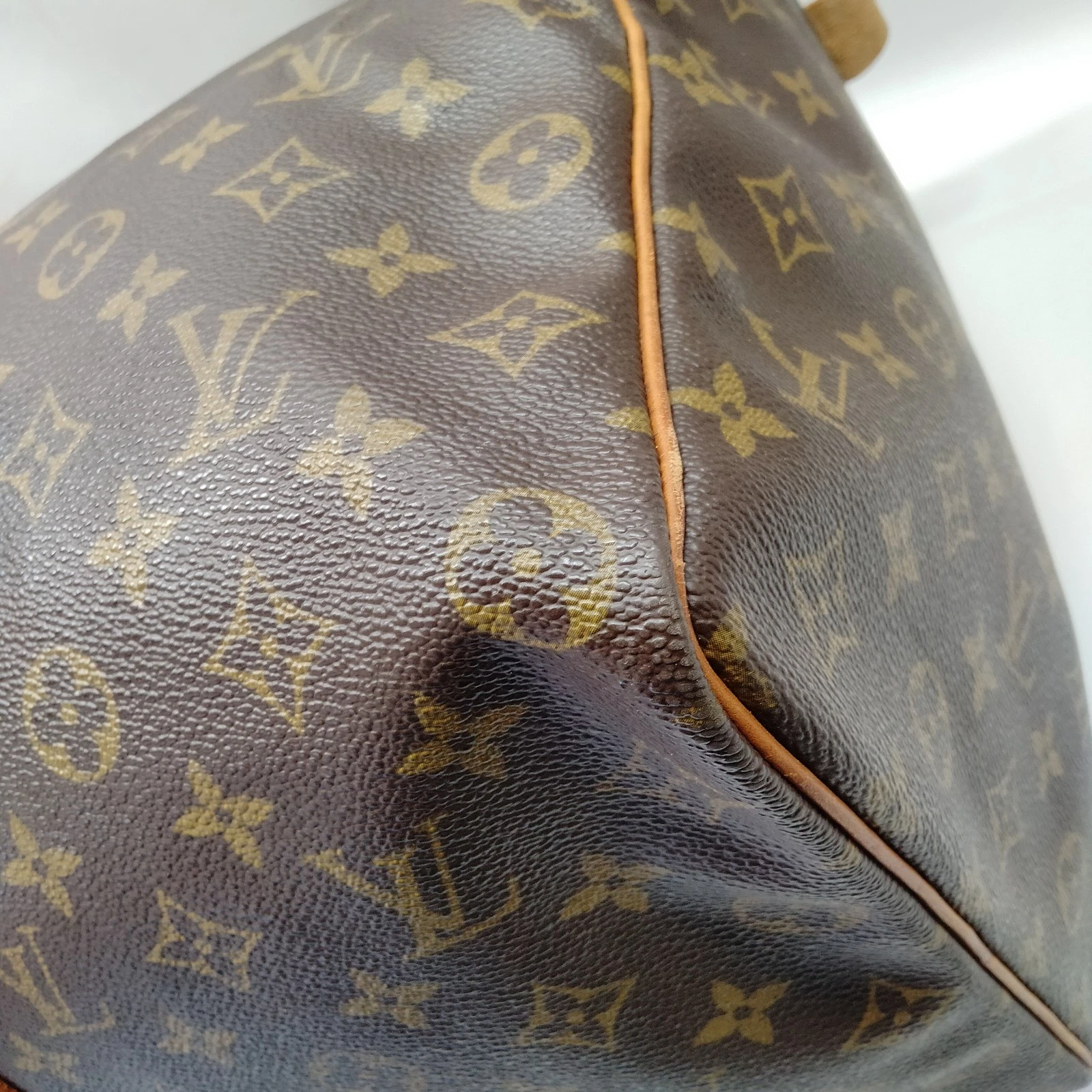 $1440 1988 Louis Vuitton Monogram Keepall 50 VI882