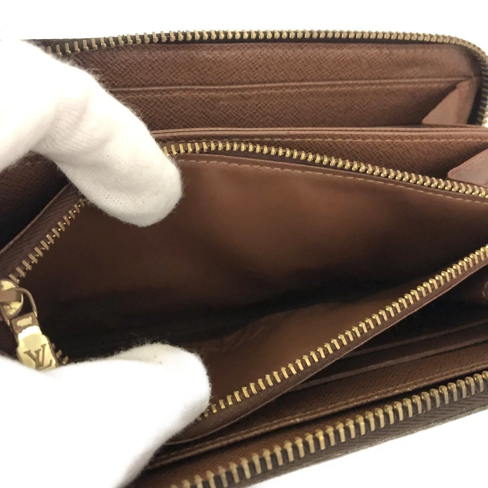 $960 2009 Louis Vuitton Monogram Zippy Wallet  CA3039