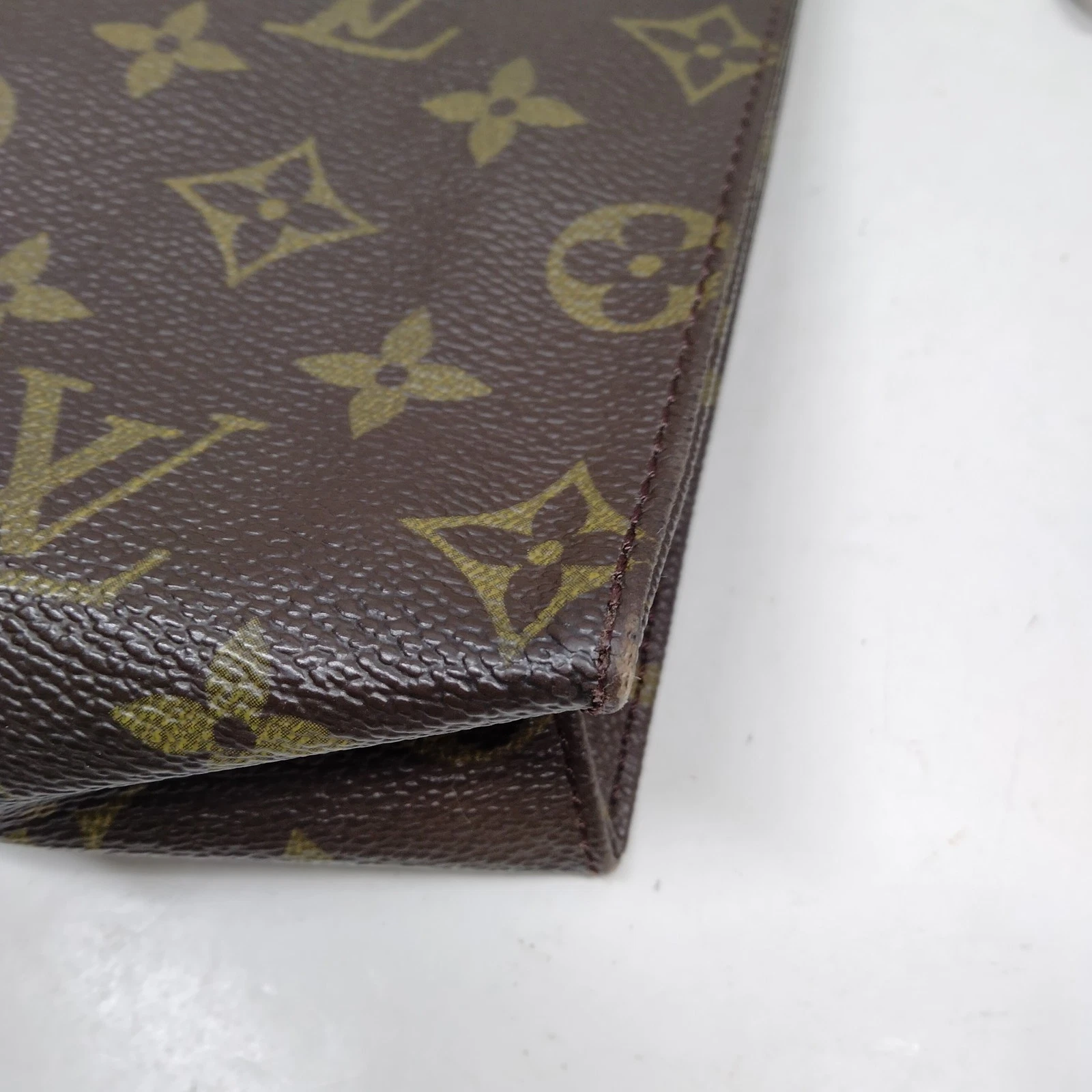 $760 1995 Louis Vuitton Toiletry 26 Brown Monogram TH8905