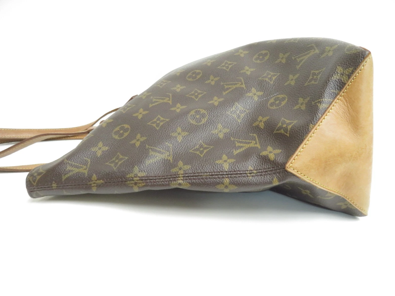 $1,650 2002 Louis Vuitton Monogram Cabas Mezzo AR0022
