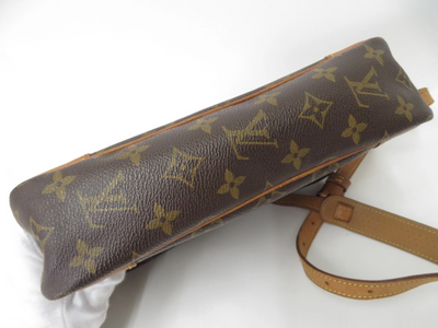 $1,450 2001 Louis Vuitton Monogram Trocadero 27 TH0011