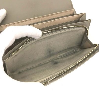 $525 Chloe Indy Long Flap Wallet Beige