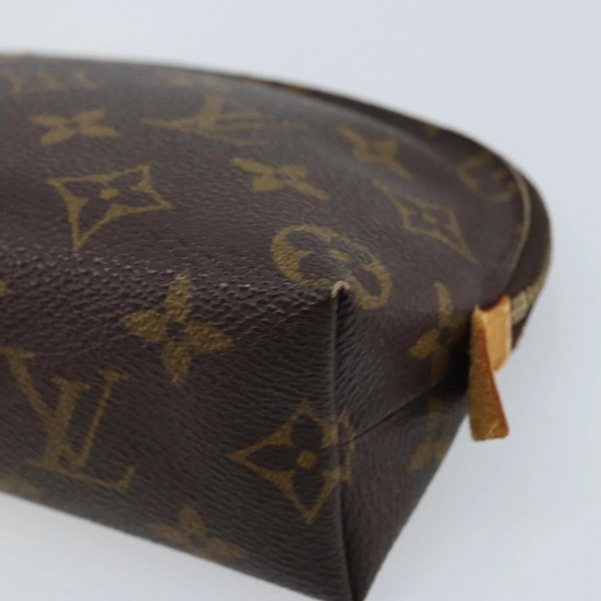 $625 2000 LOUIS VUITTON Monogram Cosmetic Pouch CA1010