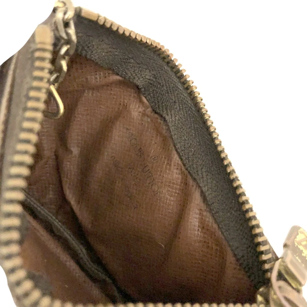 $345 2002 Louis Vuitton Monogram Key Pouch CA0012