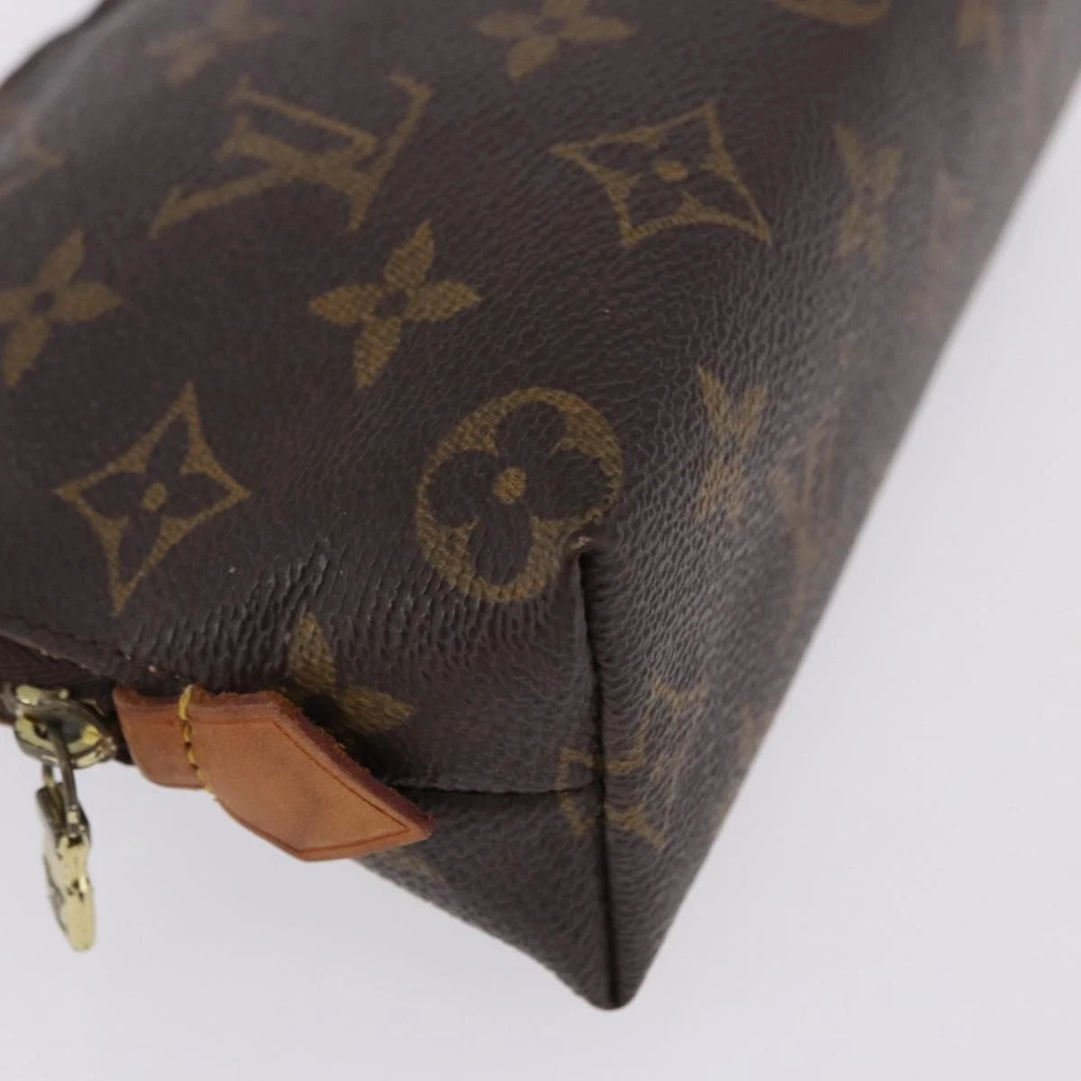 $625 2003 LOUIS VUITTON Monogram Cosmetic Pouch SD0023