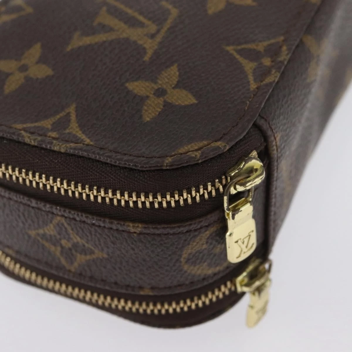 $750 2002 LOUIS VUITTON Monogram Trousse Blush PM VI0092