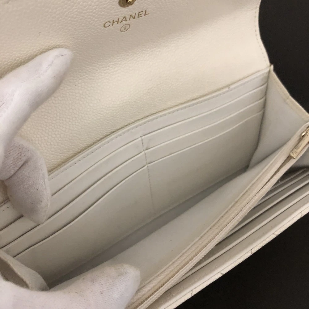 $1400 CHANEL CC Quilted Matelasse Grained Calfskin Bifold Wallet EPXP5N18
