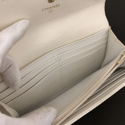 $1400 CHANEL CC Quilted Matelasse Grained Calfskin Bifold Wallet EPXP5N18