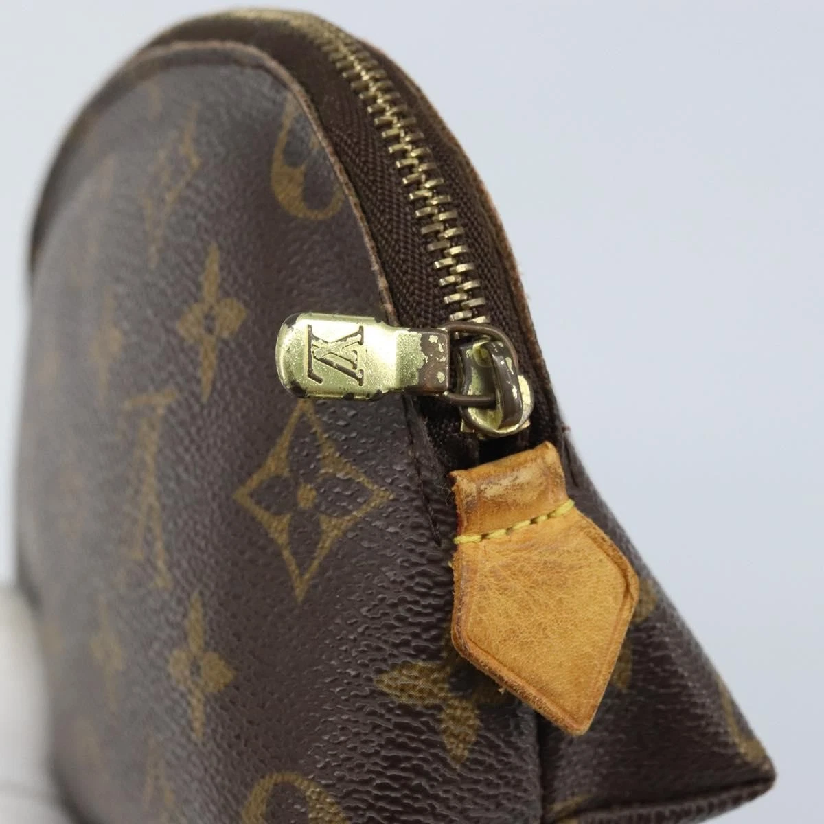 $625 2000 LOUIS VUITTON Monogram Cosmetic Pouch CA1010