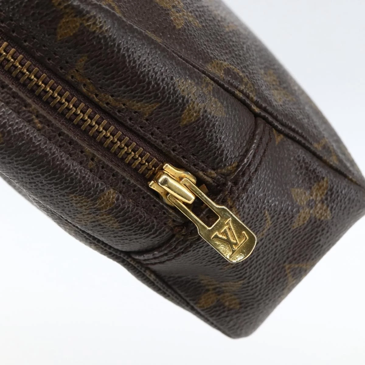 $600 1988 LOUIS VUITTON Monogram Trousse Toilette 23 881TH