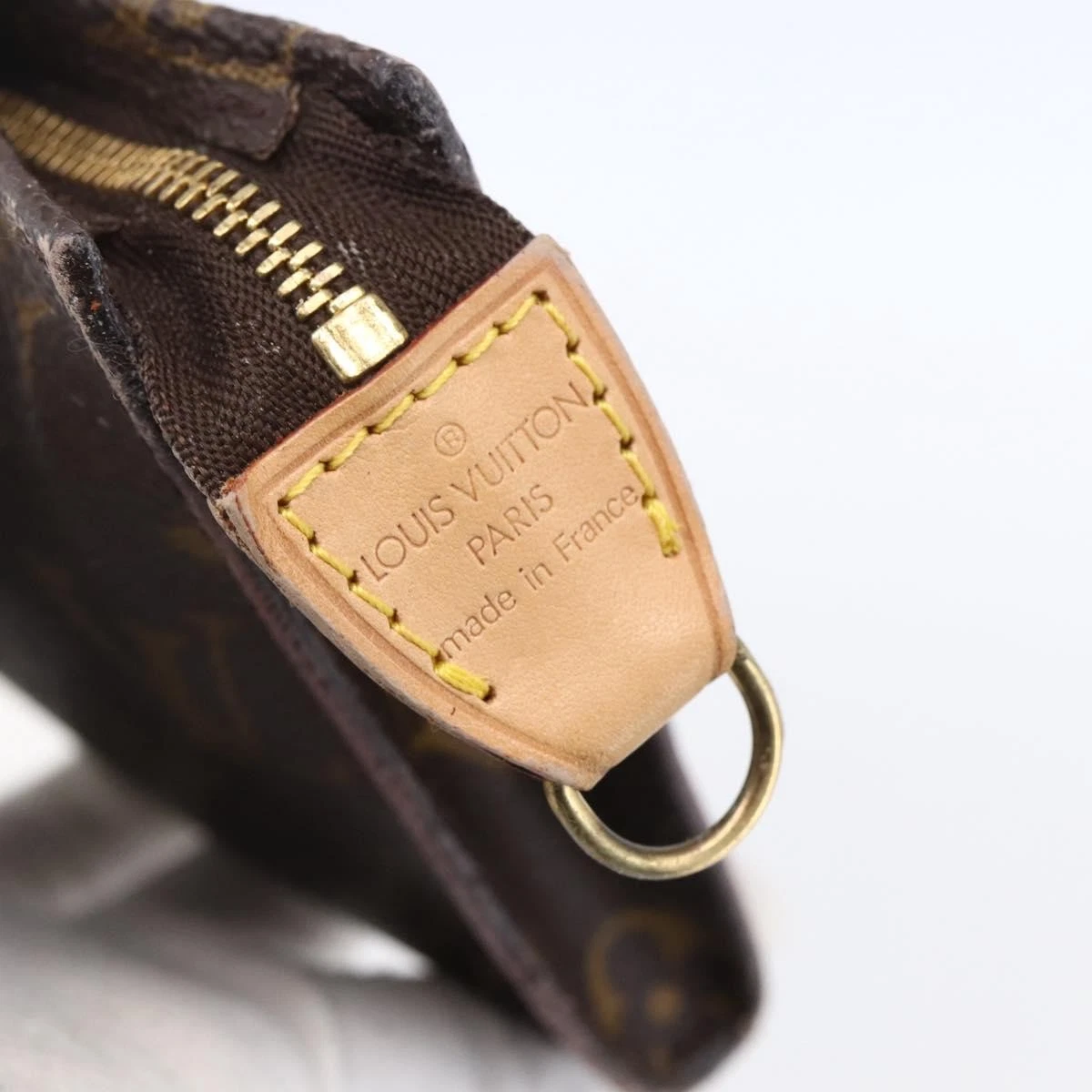 $590 1998 LOUIS VUITTON Monogram Bucket 27 Pouch AR0938
