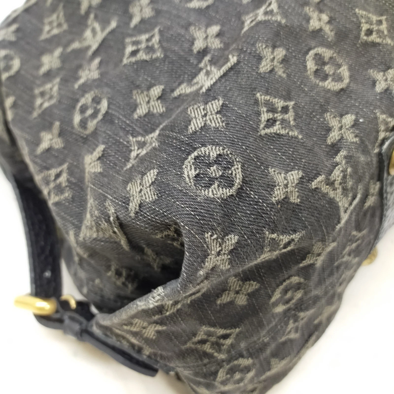 $1965 2007-2009  Louis Vuitton Denim Neo Cabby MM Black