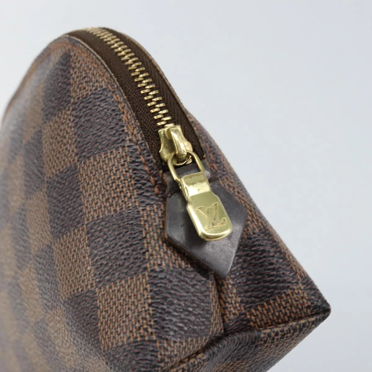 $600 2010 LOUIS VUITTON Damier Ebene Cosmetic Pouch CA4180