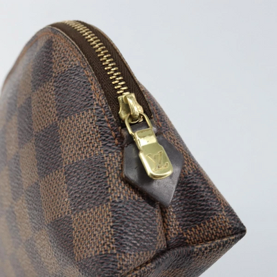 $600 2010 LOUIS VUITTON Damier Ebene Cosmetic Pouch CA4180