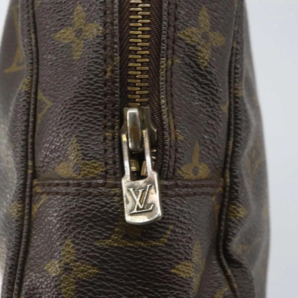 $600 1985 Louis Vuitton Cosmetic Pouch Trousse Toilette 28 851TH