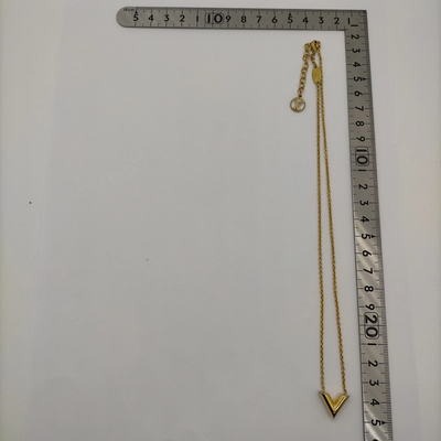 $520 2020 Louis Vuitton Essential V Necklace Gold LE1200