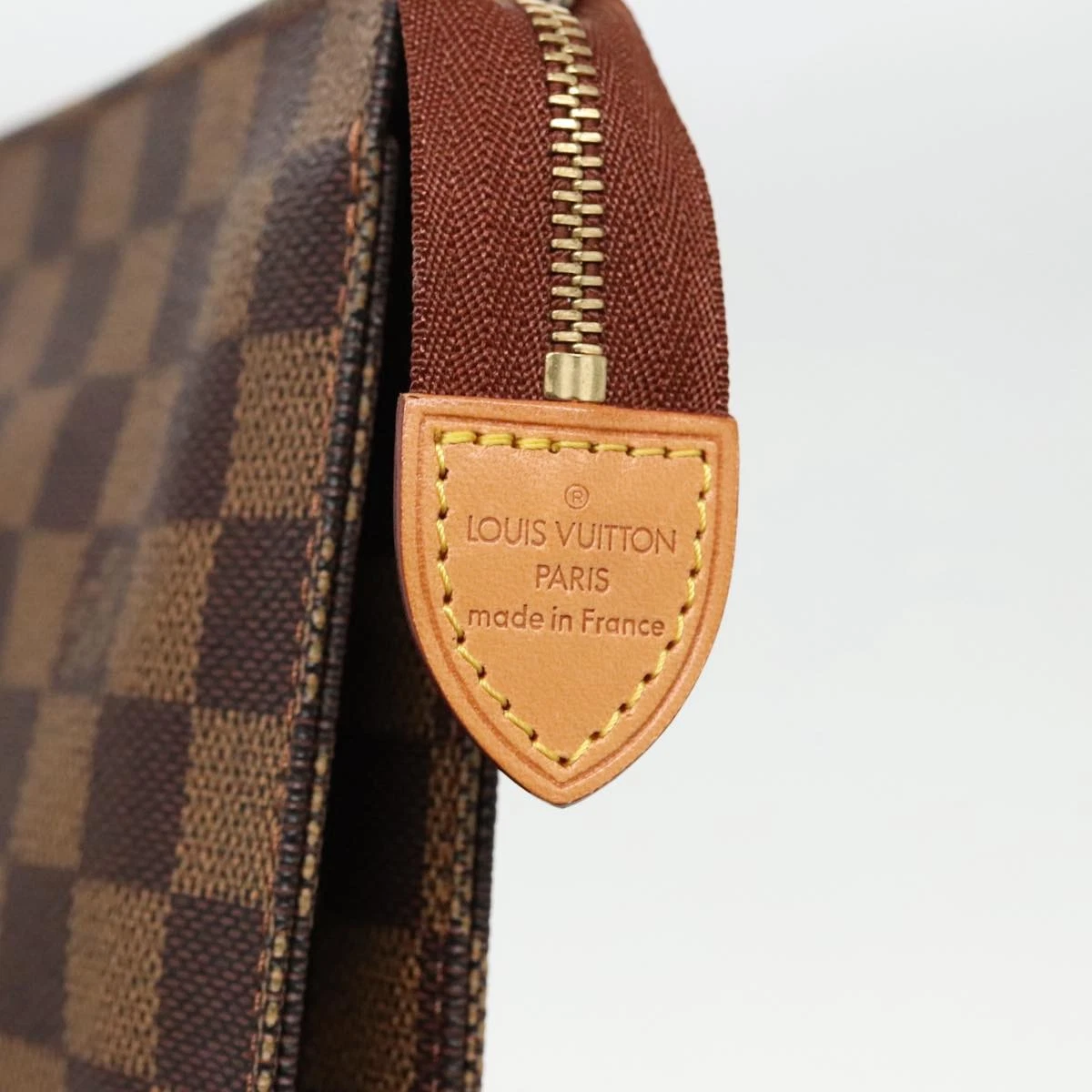 $760 1996 LOUIS VUITTON Damier Ebene Toiletry Pouch 26 TH0956