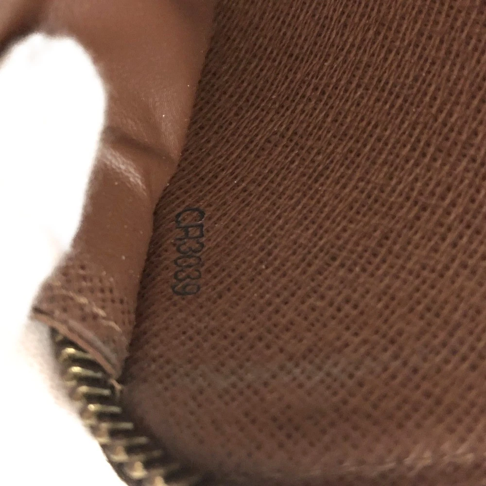 $960 2009 Louis Vuitton Monogram Zippy Wallet  CA3039