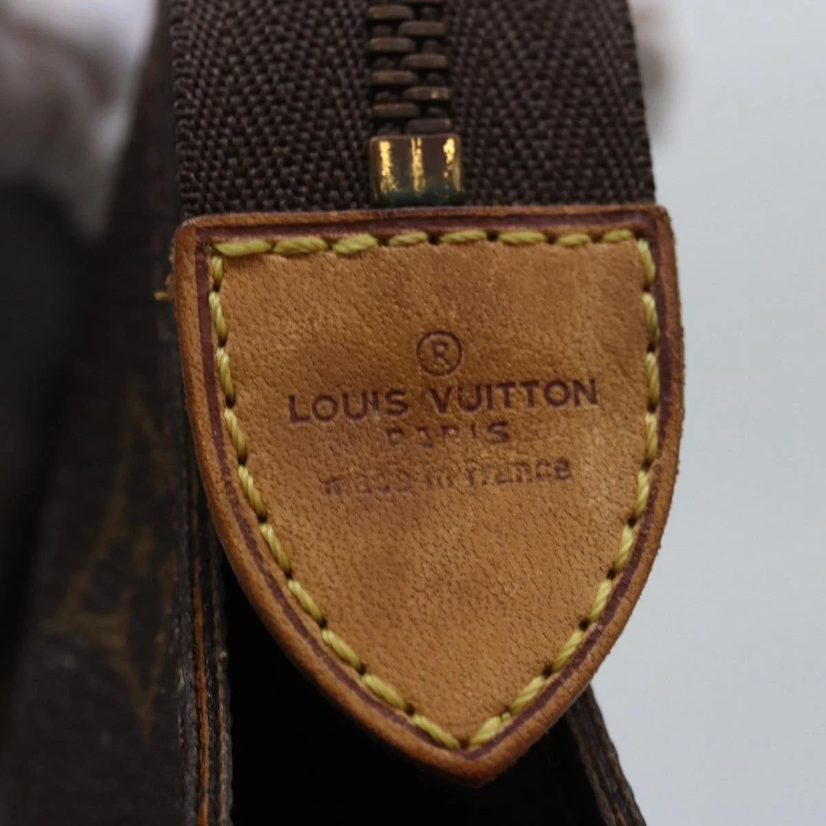 $760 1987 LOUIS VUITTON Monogram Toiletry Pouch 26 872AN