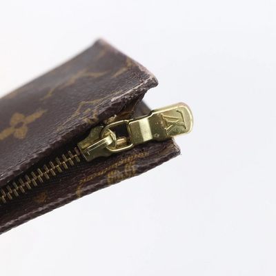 $590 1998 LOUIS VUITTON Monogram Bucket 27 Pouch AR0938