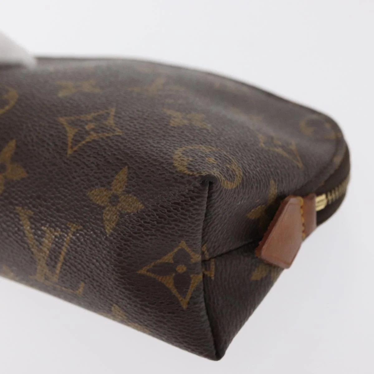 $625 2001 LOUIS VUITTON Monogram Cosmetic Pouch CA0091