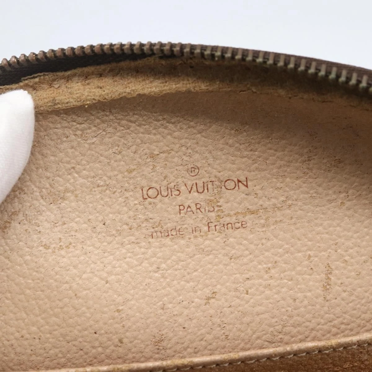 $735 1996 LOUIS VUITTON Monogram Trousse Demi Ronde  TH0996