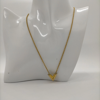 $520 2020 Louis Vuitton Essential V Necklace Gold LE1200