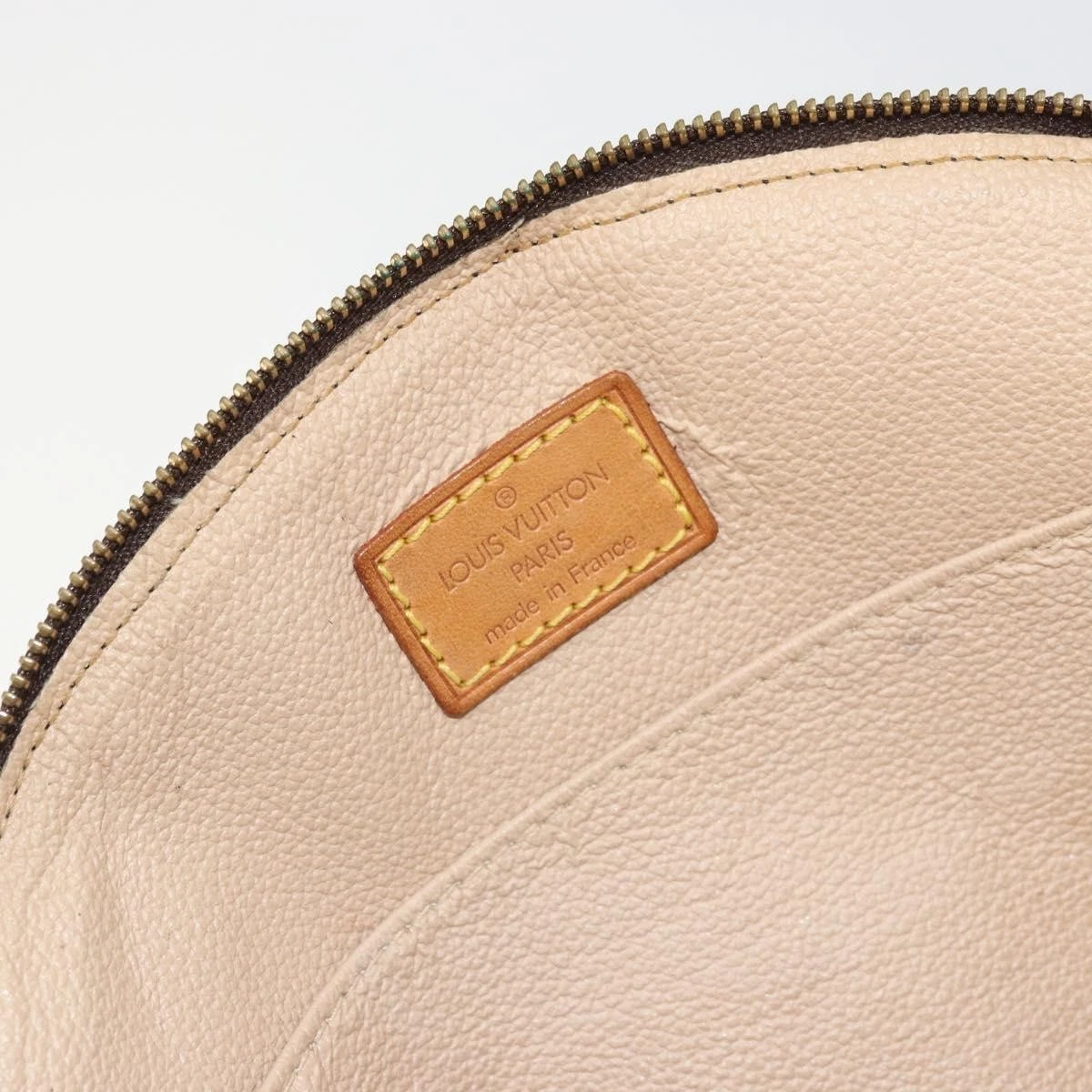 $620 2002 LOUIS VUITTON Monogram Trousse Demi Ronde TH0092