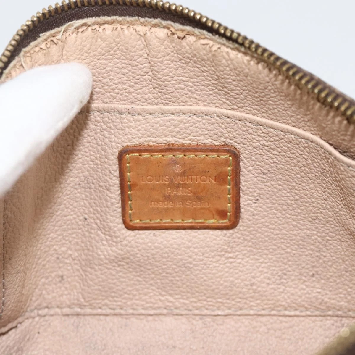 $625 2001 LOUIS VUITTON Monogram Cosmetic Pouch CA0061