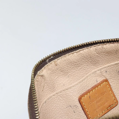 $620 2001 Louis Vuitton Monogram Cosmetic Pouch CA1021