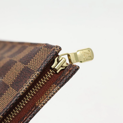 $760 1996 LOUIS VUITTON Damier Ebene Toiletry Pouch 26 TH0956
