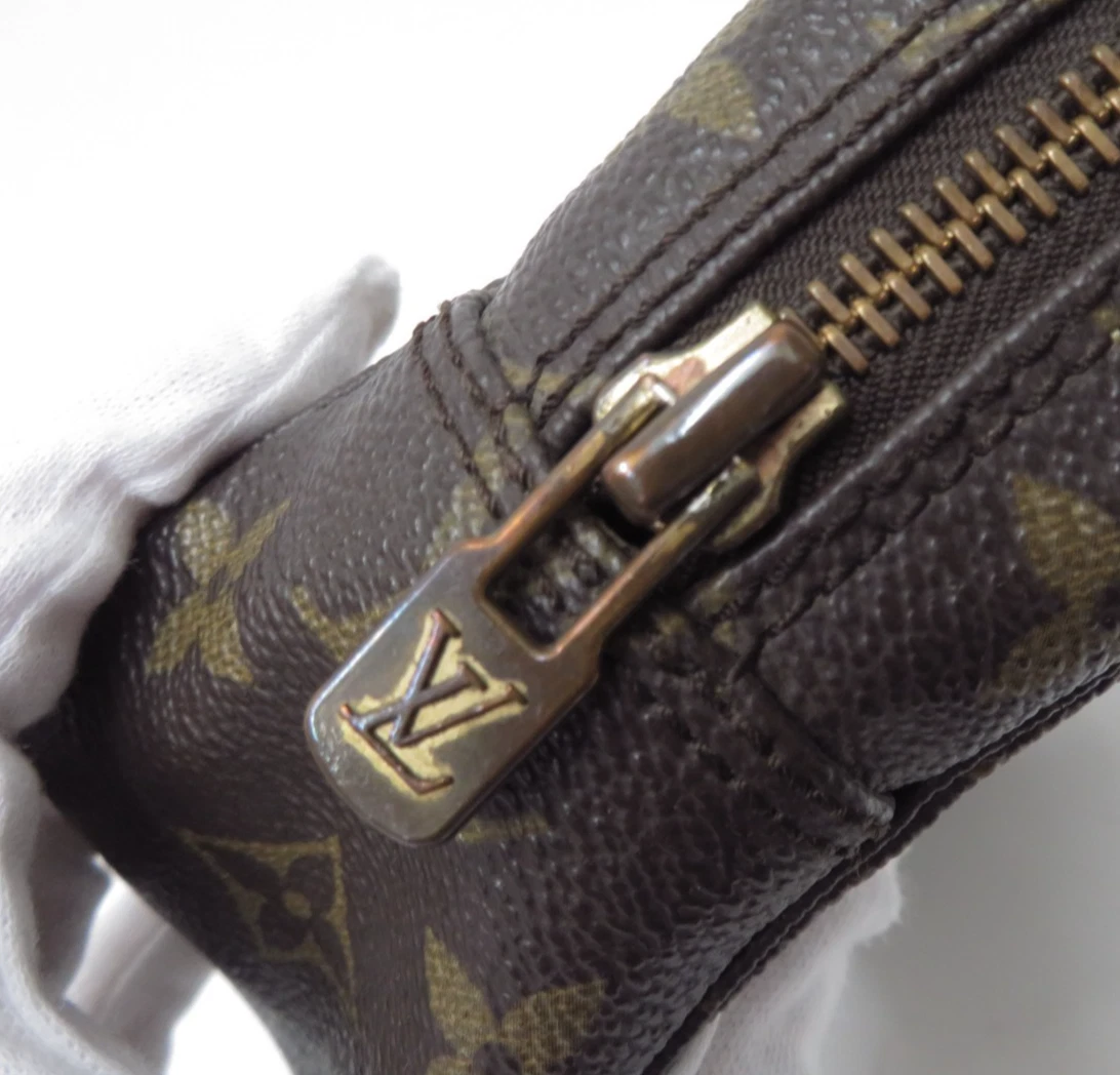 $730 2005 Louis Vuitton Monogram Trousse Toilette 23 TA0055