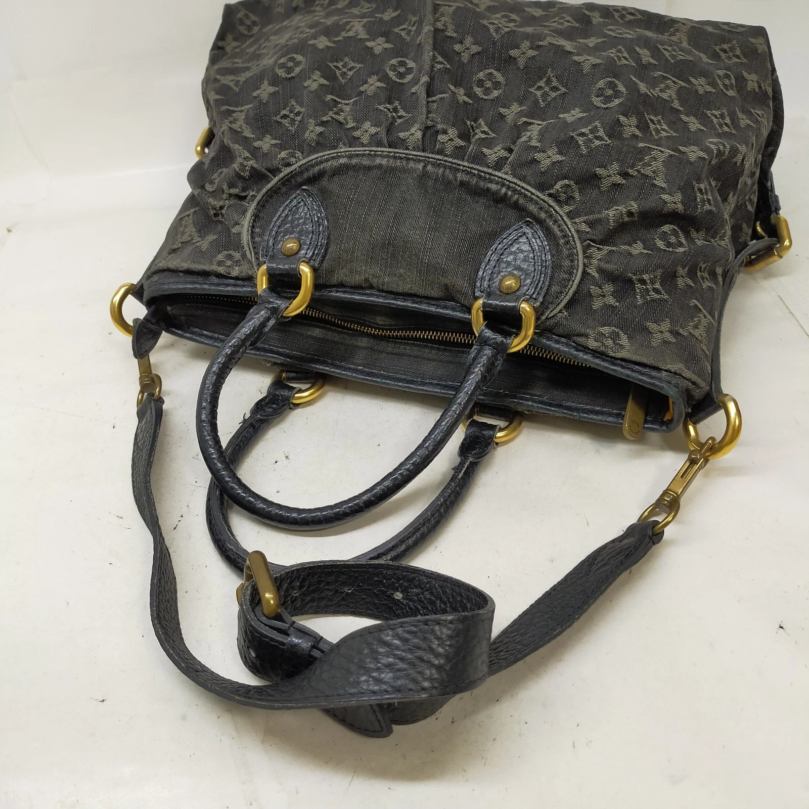 $1965 2007-2009  Louis Vuitton Denim Neo Cabby MM Black