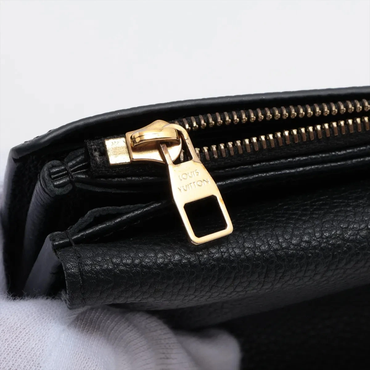 $1060 Louis Vuitton Empreinte Sarah Wallet NM Black