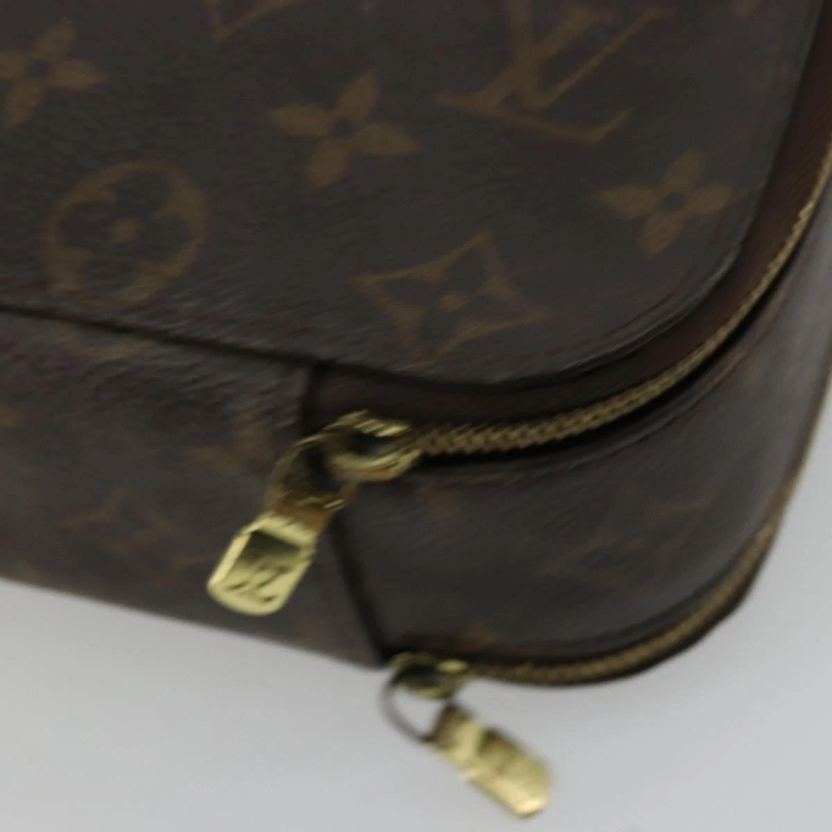 $750 LOUIS VUITTON Monogram Trousse Blush PM VI0052