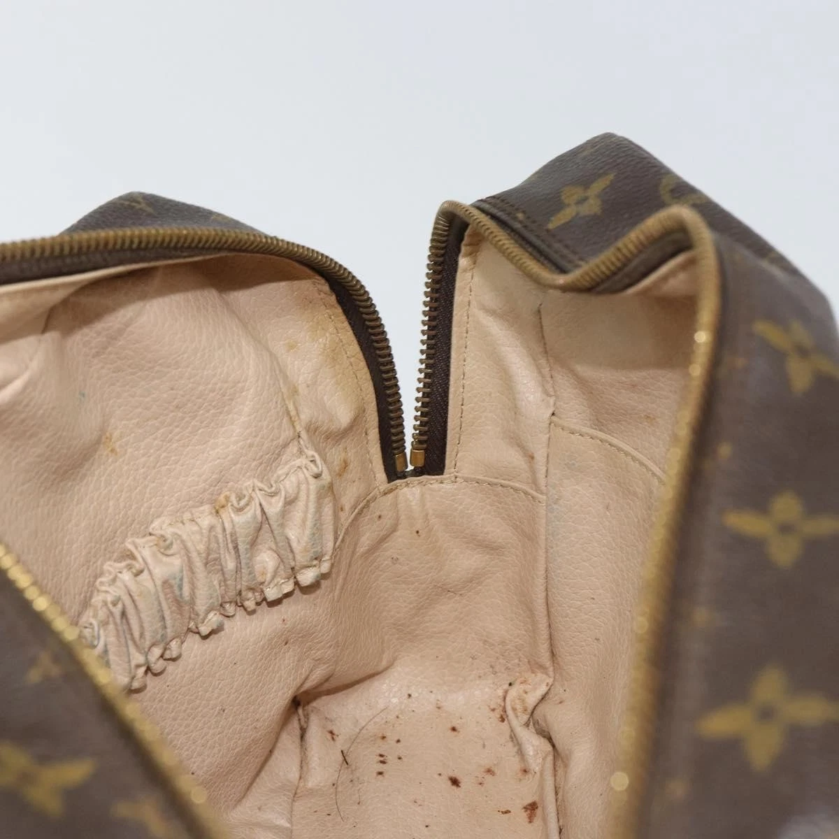 $600 1985 Louis Vuitton Cosmetic Pouch Trousse Toilette 28 851TH