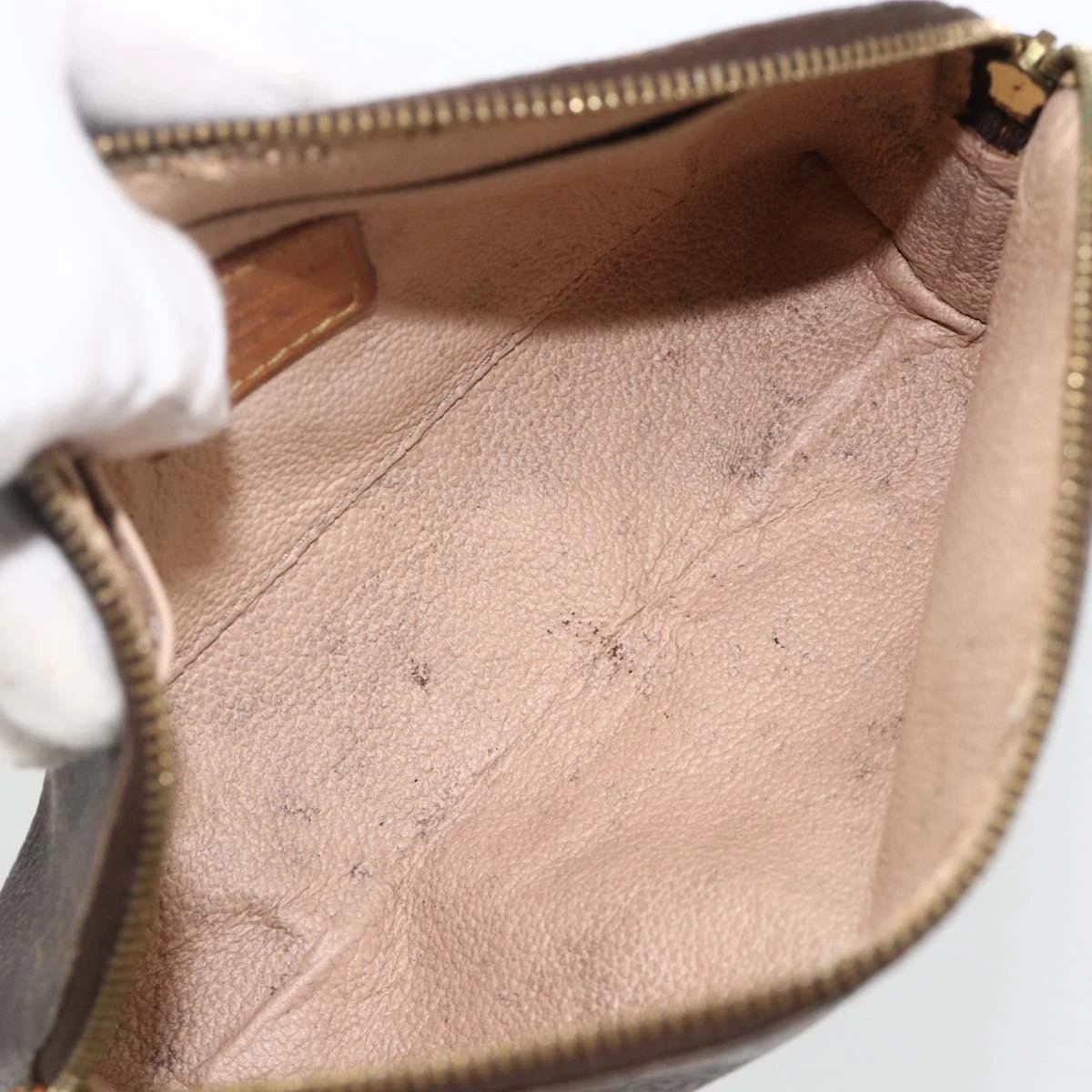 $625 2001 LOUIS VUITTON Monogram Cosmetic Pouch CA0061
