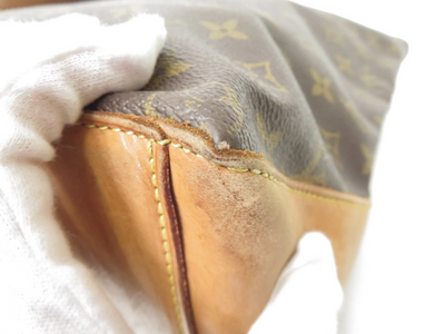$1,650 2002 Louis Vuitton Monogram Cabas Mezzo AR0022