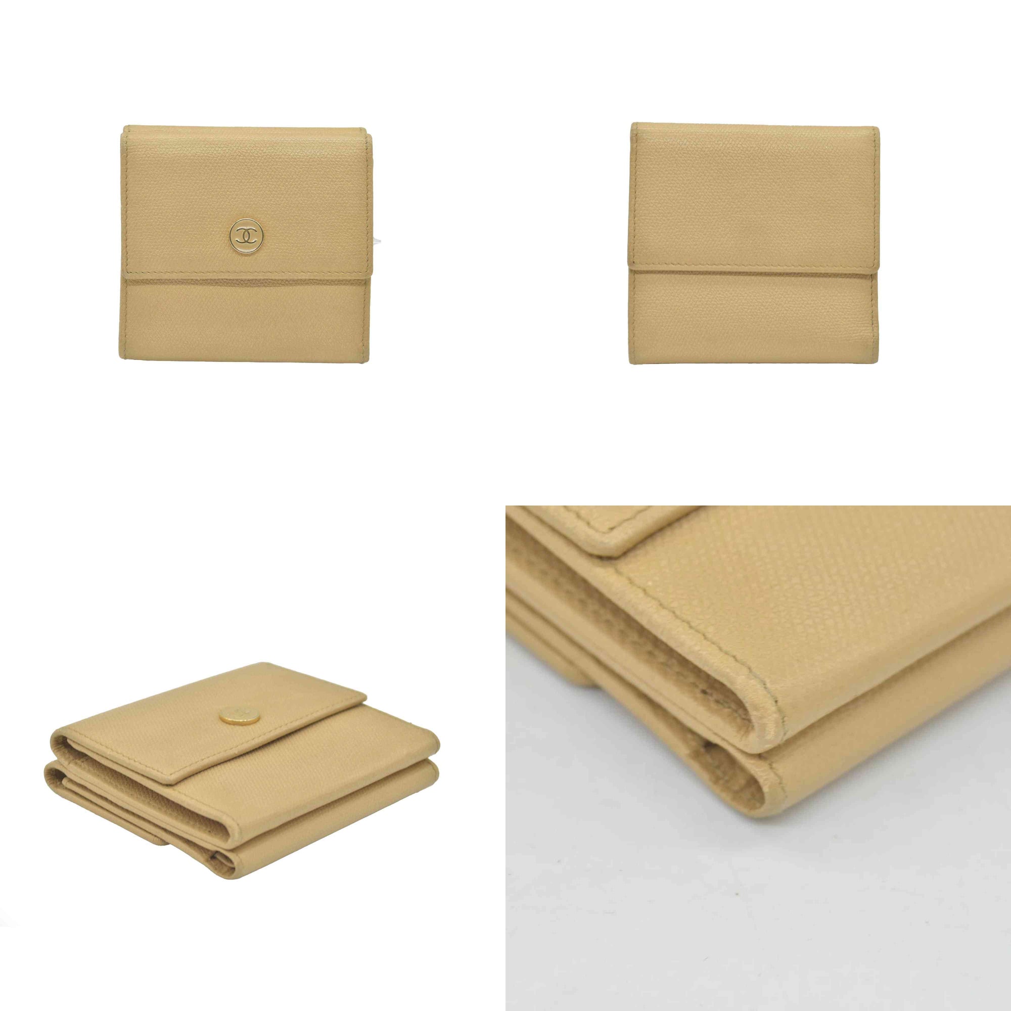 $550 Chanel  Vintage Enamel Button Compact Wallet CONSIGNMENT