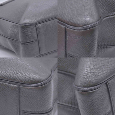 $2340 Louis Vuitton  Taiga Leather Porte-Documents CONSIGNMENT