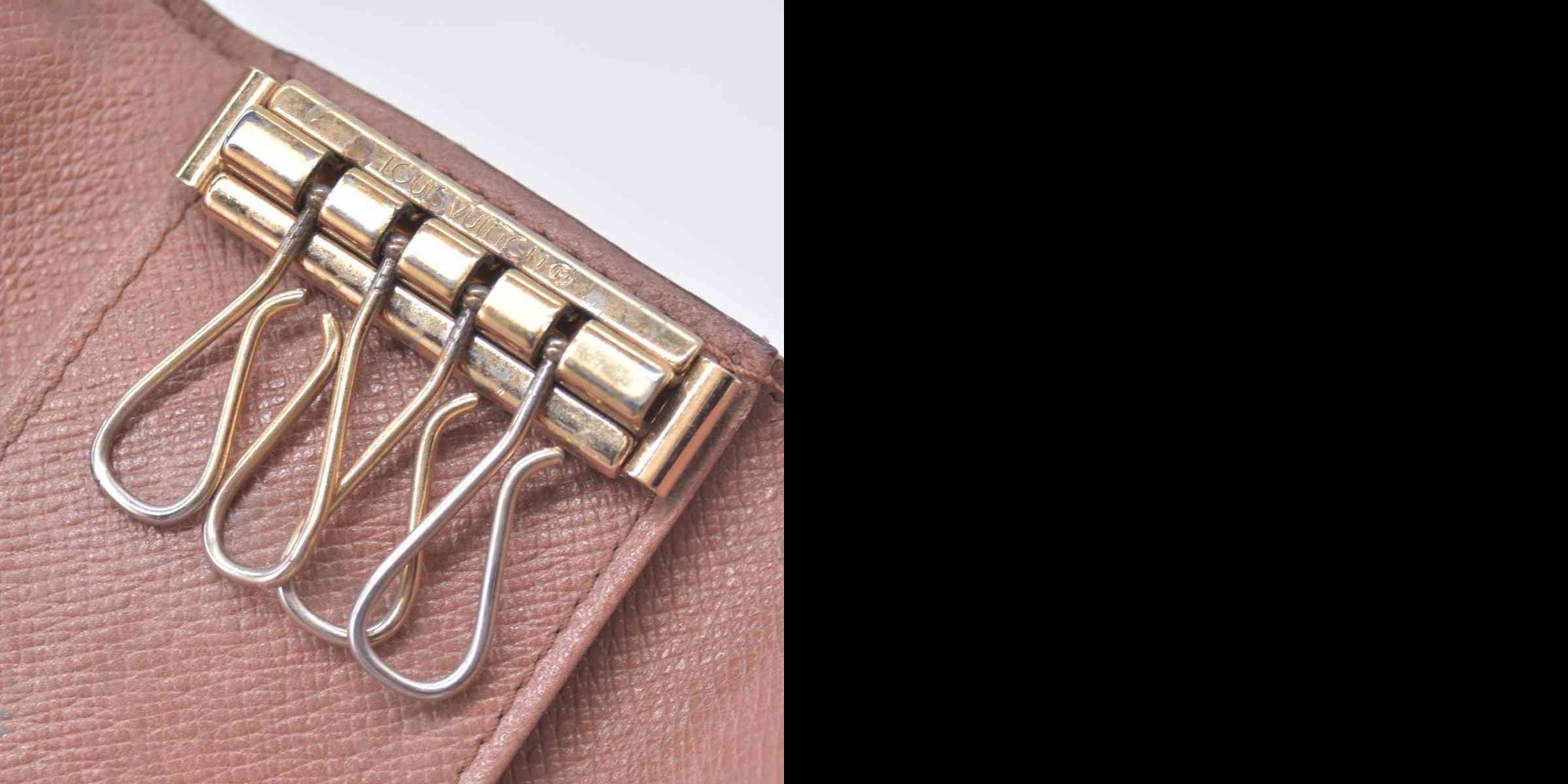 $300 LOUIS VUITTON Monogram 4 Key Holder Multicles CONSIGNMENT 10021495