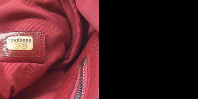 $1425 2019 Chanel Caviar Quilted Medium Cosmetic Case Red 10020303