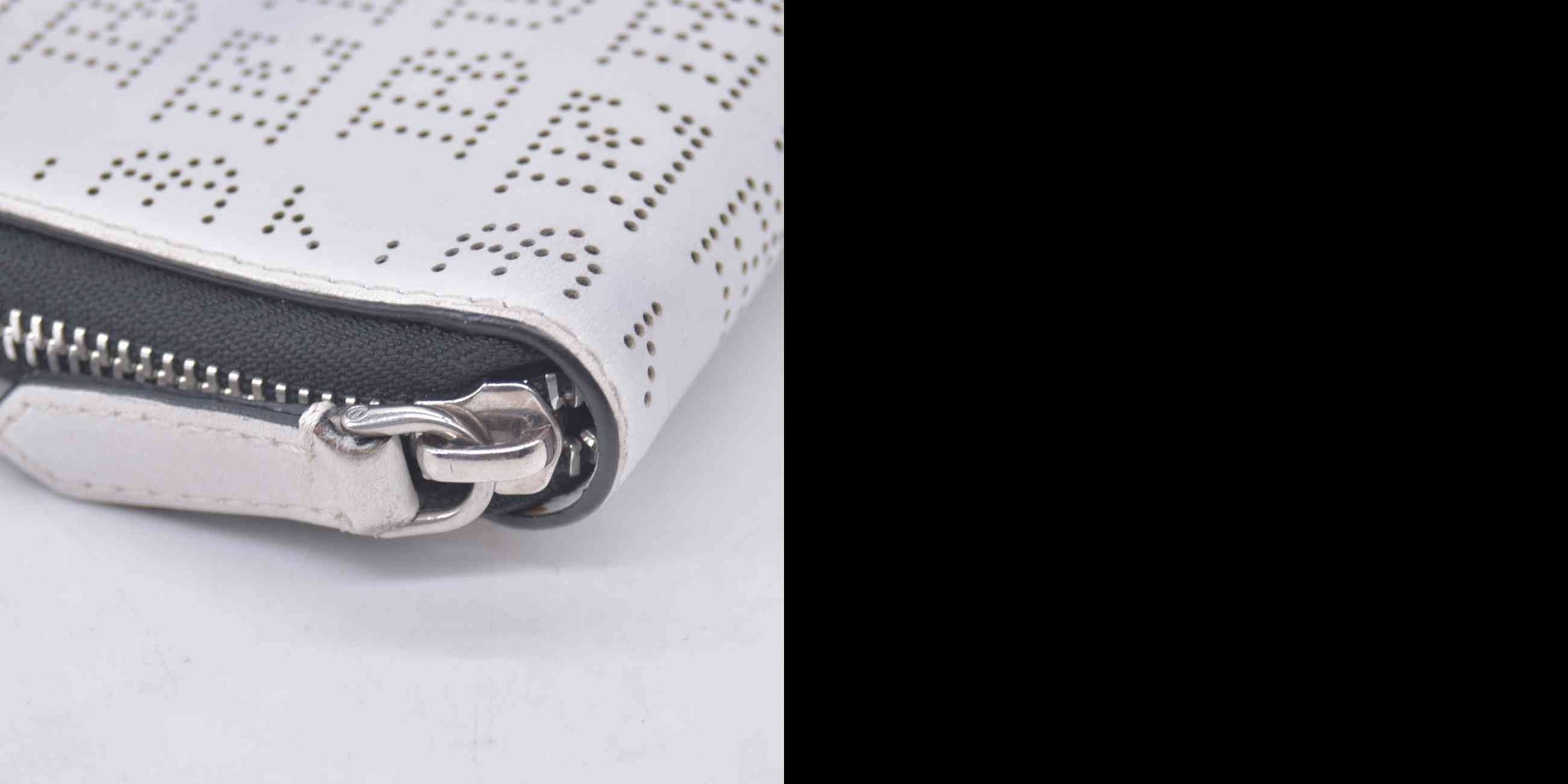 $598 BURBERRY Logo Perforated Leather Zip Around Long Wallet White