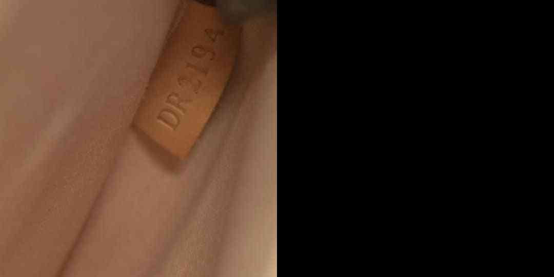 $1560 2014 LOUIS VUITTON Vernis Montebello PM Dune DR2194